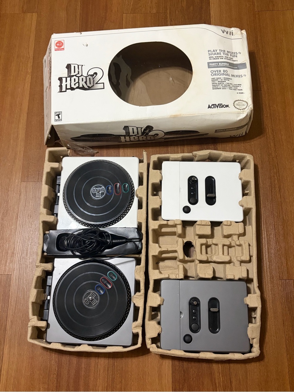DJ Hero 2 Party Pack Turntable Controller Set for the WII Like New (No CD)